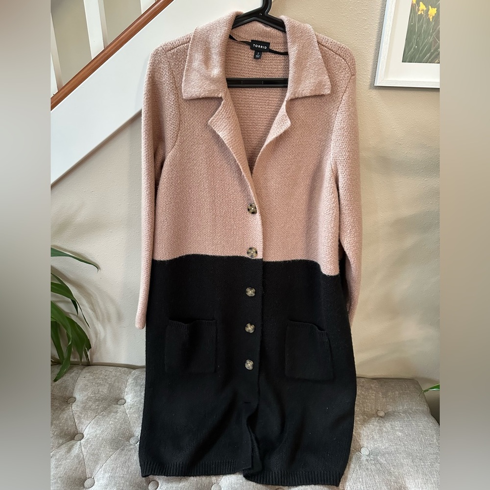 Torrid Beige / Black Colorblock Button Front Card… - image 1